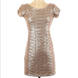 ✨backSTAGE✨ gold sequined mini cocktail dress | size S